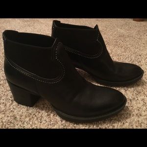 Clark’s Narrative leather booties